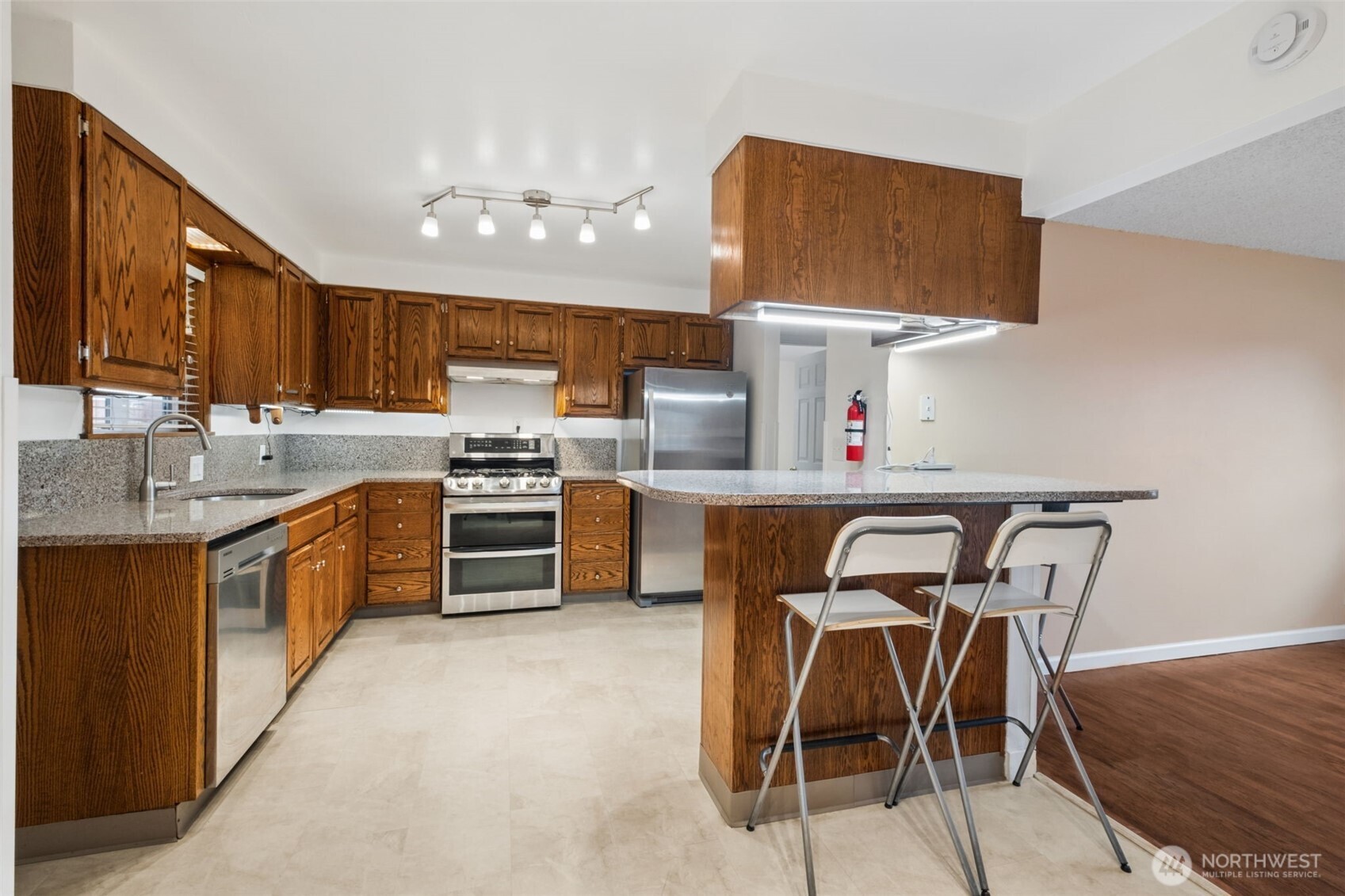 14204 12th Avenue Southwest Burien, WA 98166 - Photo 10 of 31