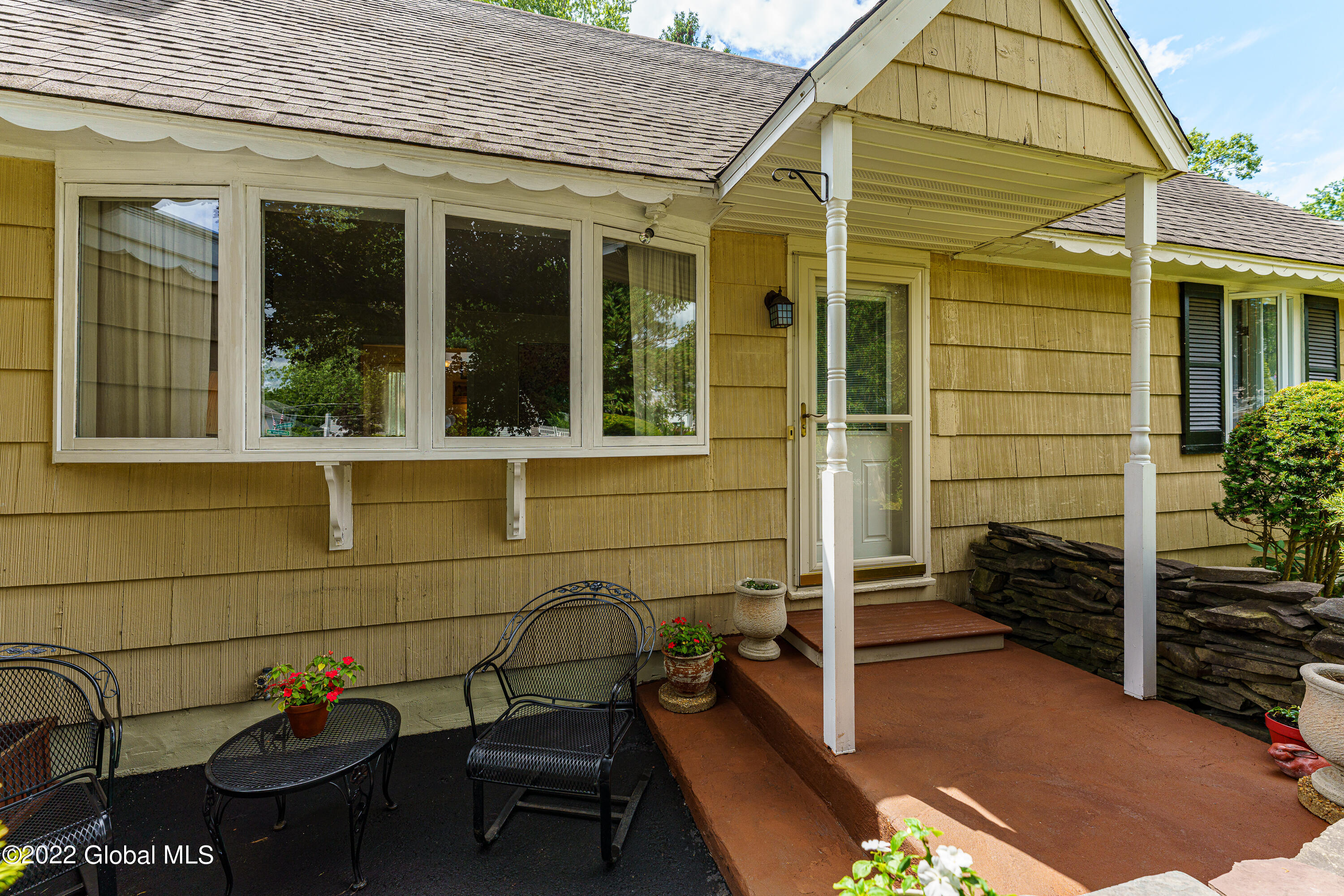 46 Southgate Road Colonie, NY 12211 - Photo 3 of 24 0 Front 5