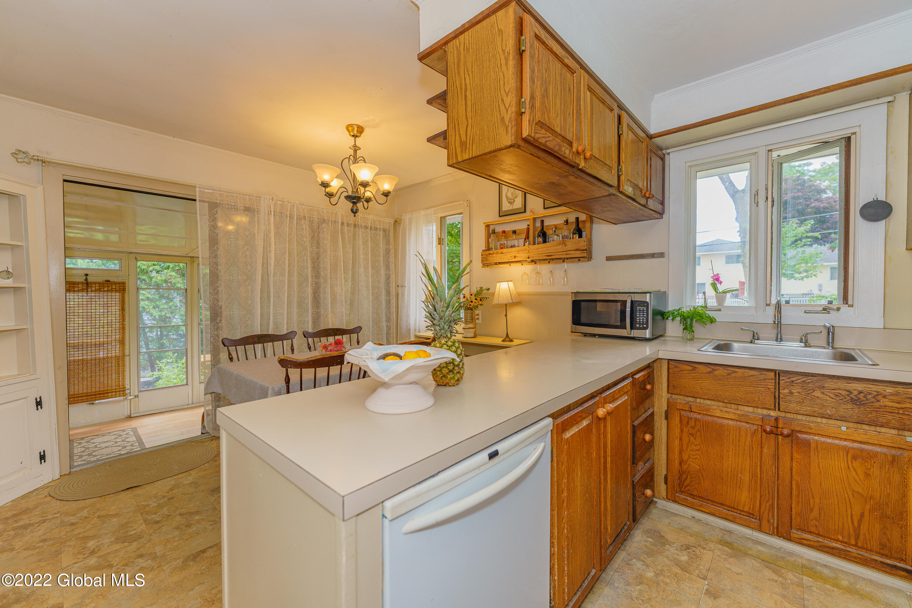 46 Southgate Road Colonie, NY 12211 - Photo 8 of 24 2 Kitchen 6