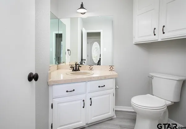 $350,000 | 17928 West Lakeview Drive, Troup, TX 75789
