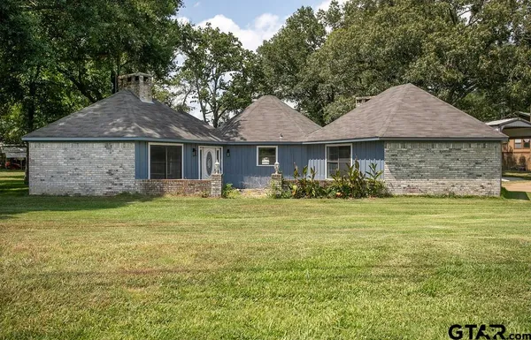 $350,000 | 17928 West Lakeview Drive, Troup, TX 75789