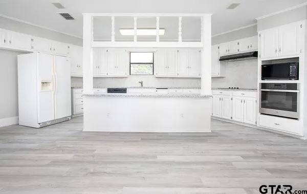 $350,000 | 17928 West Lakeview Drive, Troup, TX 75789