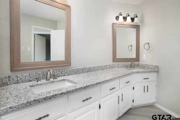 $350,000 | 17928 West Lakeview Drive, Troup, TX 75789