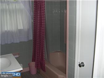 608 Cornell Road Burlington, NJ 08016 - Photo 7 of 11 Bathroom