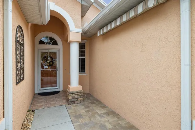 a view of entryway with a front door