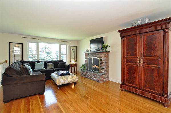 60 Harborview Road Hull, MA 02045 - Photo 3 of 20 Gallery Image 3