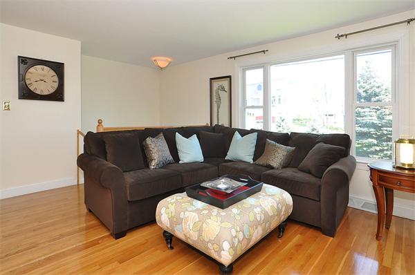 60 Harborview Road Hull, MA 02045 - Photo 4 of 20 Gallery Image 4
