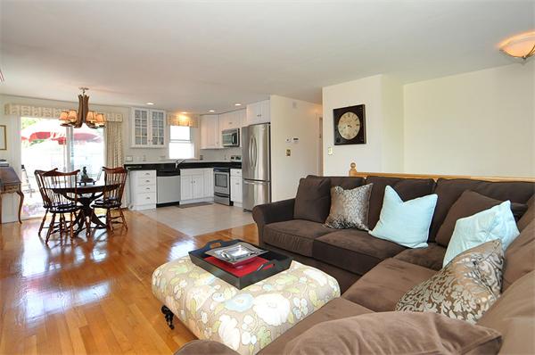 60 Harborview Road Hull, MA 02045 - Photo 8 of 20 Gallery Image 8