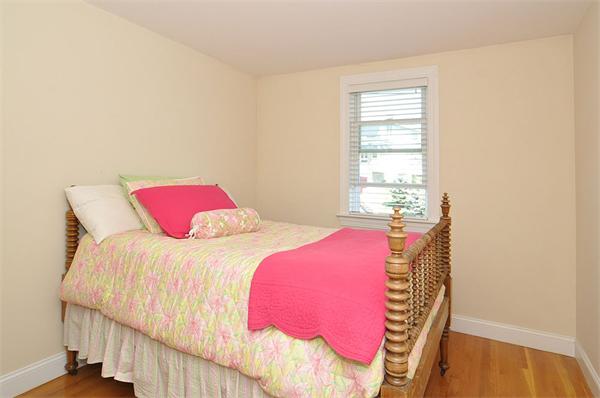 60 Harborview Road Hull, MA 02045 - Photo 9 of 20 Gallery Image 9
