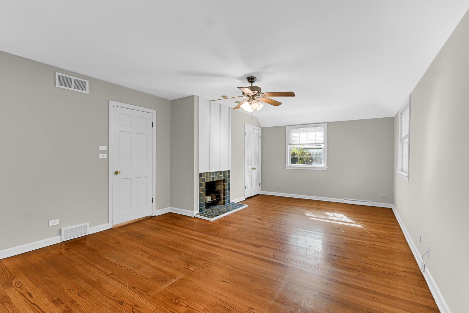 106 Cornwall Drive Crete, IL 60417 - Photo 15 of 29 a view of empty room with wooden floor