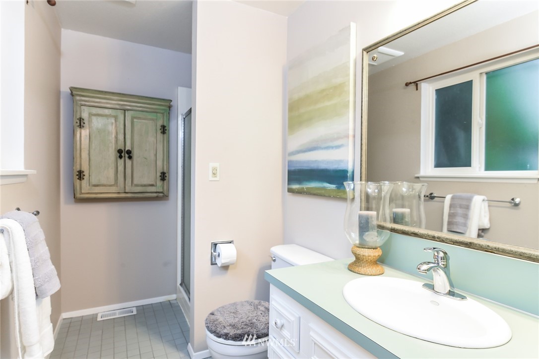 612 Southwest Normandy Road Normandy Park, WA 98166 - Photo 13 of 25