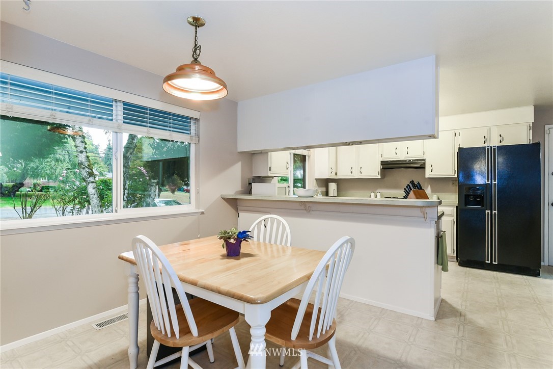 612 Southwest Normandy Road Normandy Park, WA 98166 - Photo 8 of 25