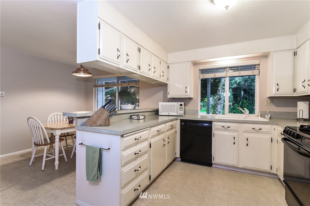 612 Southwest Normandy Road Normandy Park, WA 98166 - Photo 10 of 25