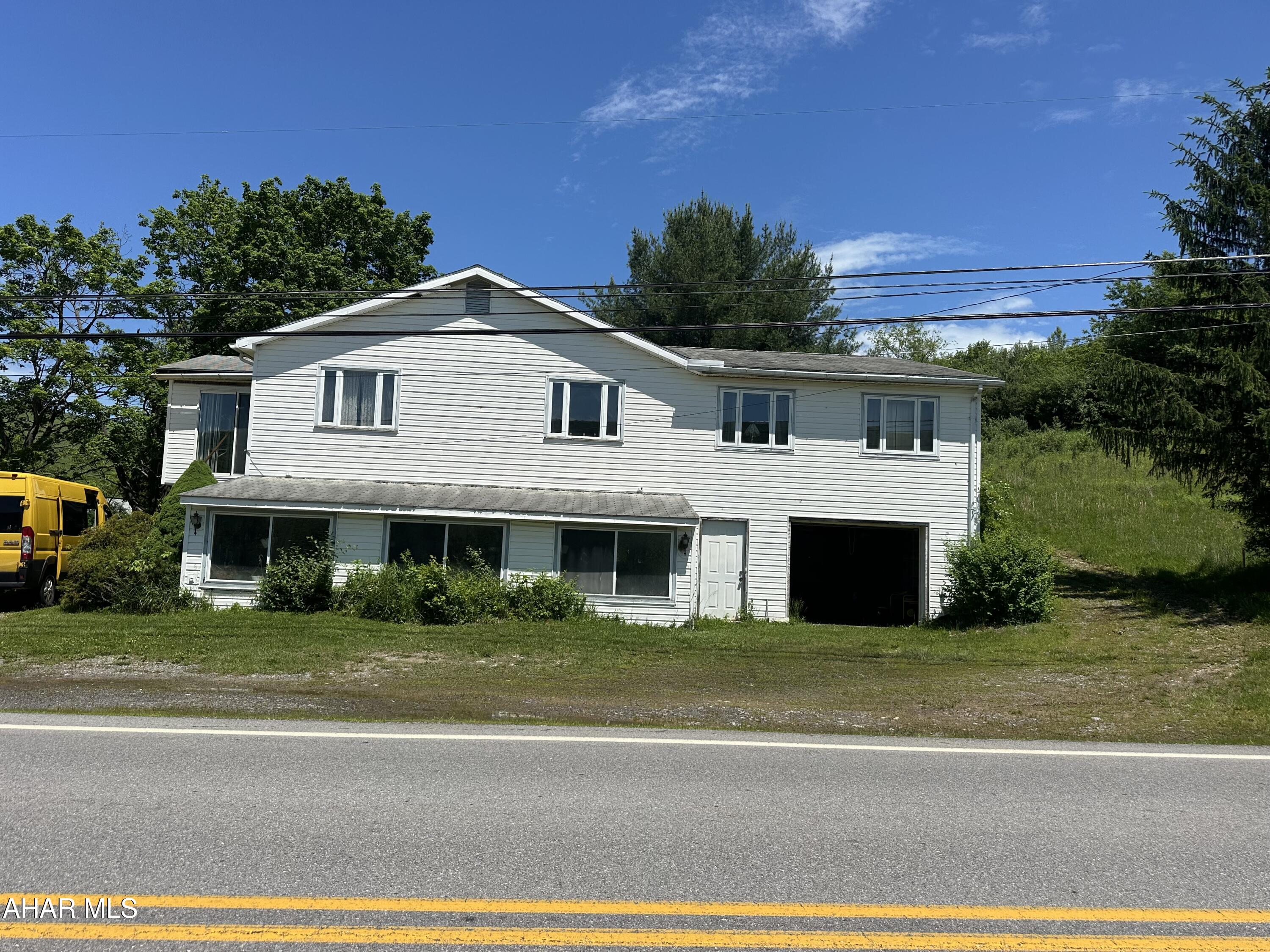 1562 West Loop Road Hollidaysburg, PA 16648 - Photo 2 of 30