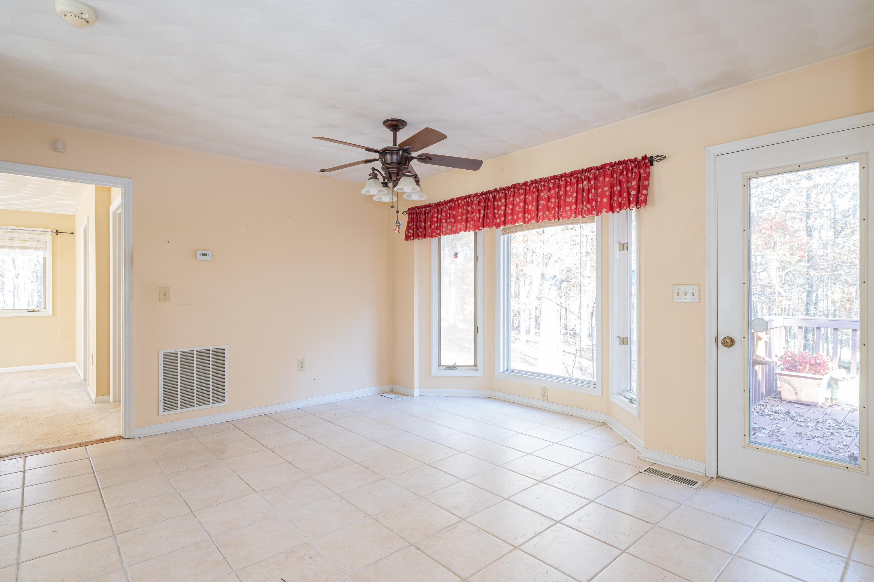 1766 Lees Gap Road Fincastle, VA 24090 - Photo 12 of 23 Eat In Kitchen