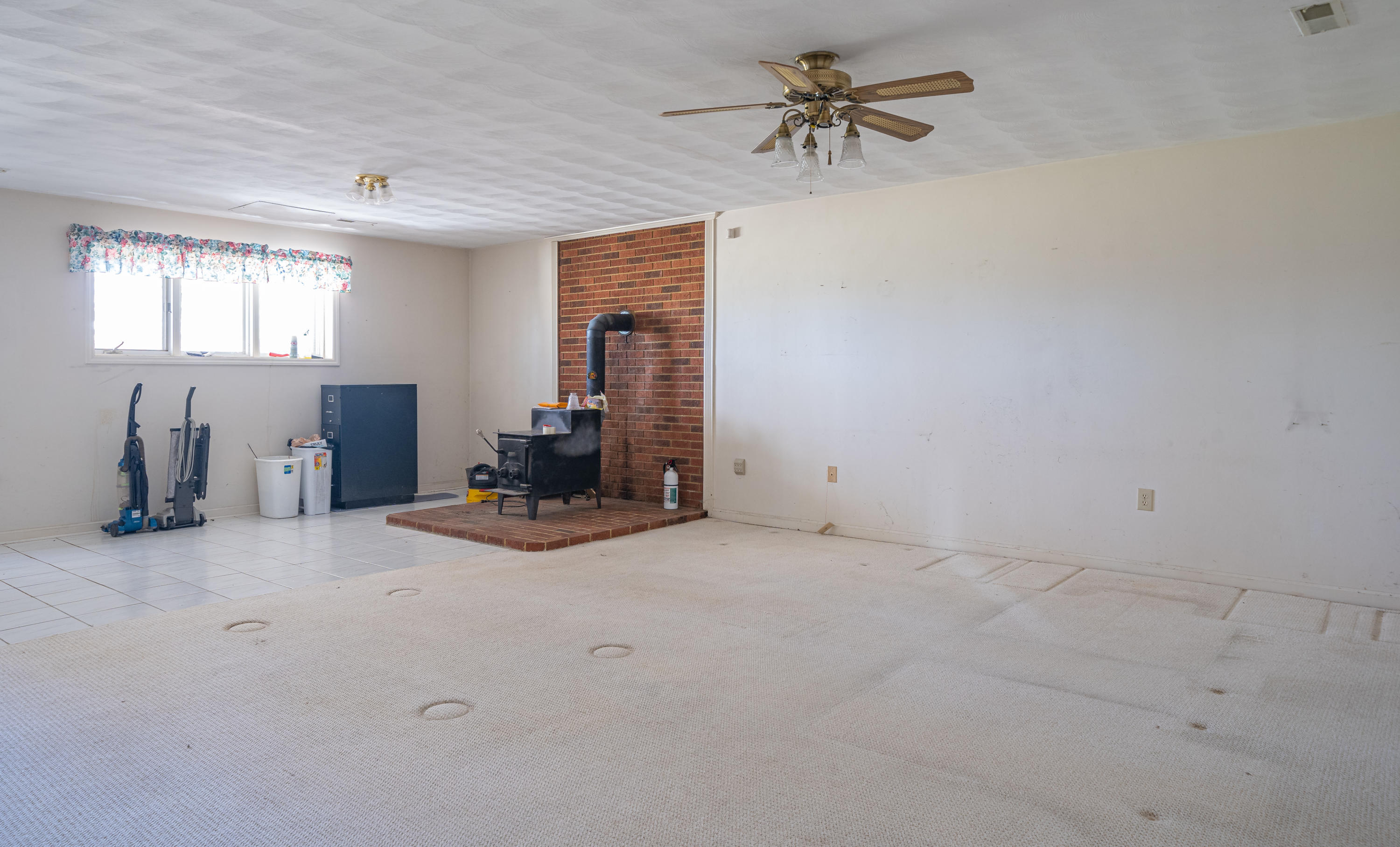 1766 Lees Gap Road Fincastle, VA 24090 - Photo 13 of 23 Family Room