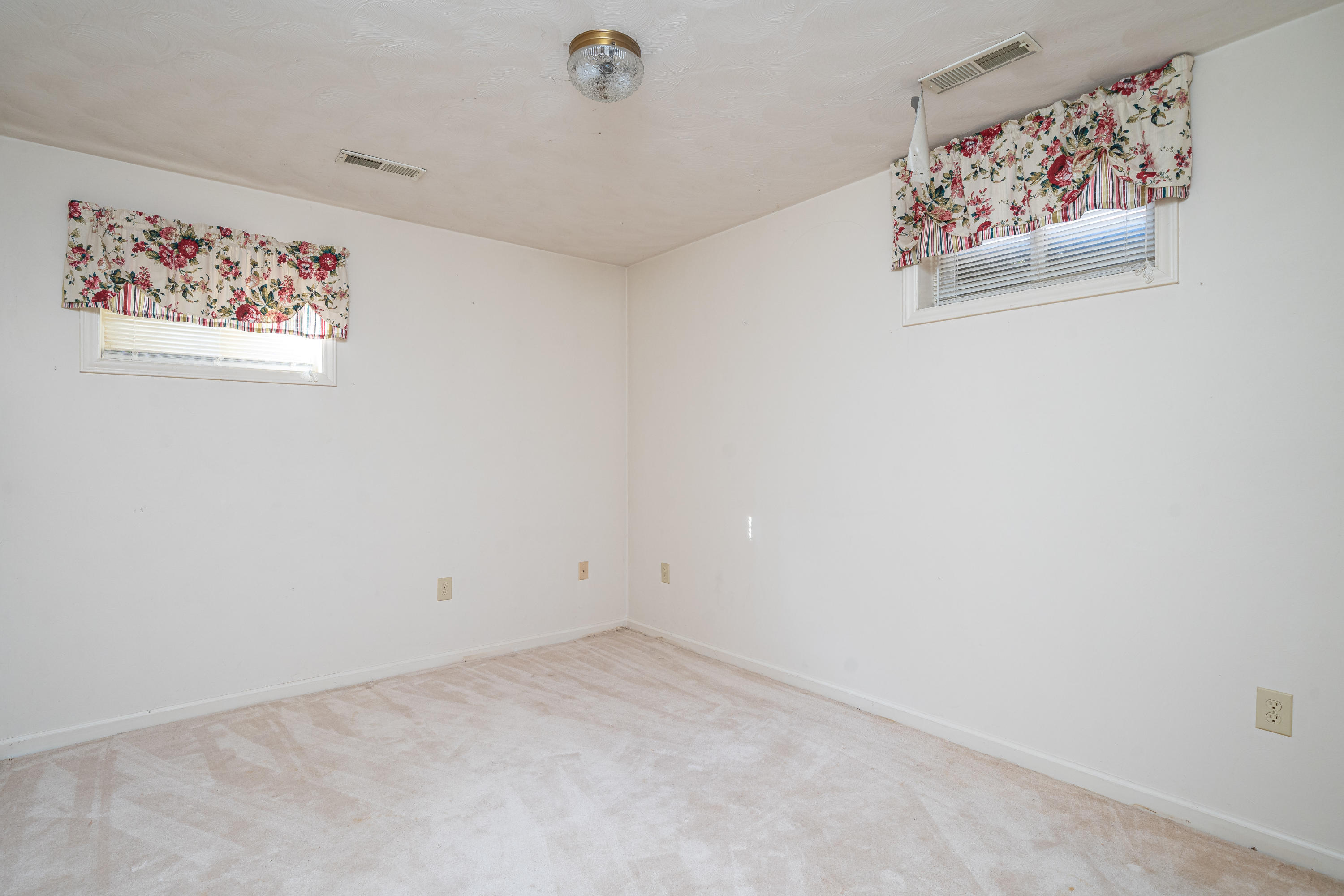 1766 Lees Gap Road Fincastle, VA 24090 - Photo 17 of 23 Office