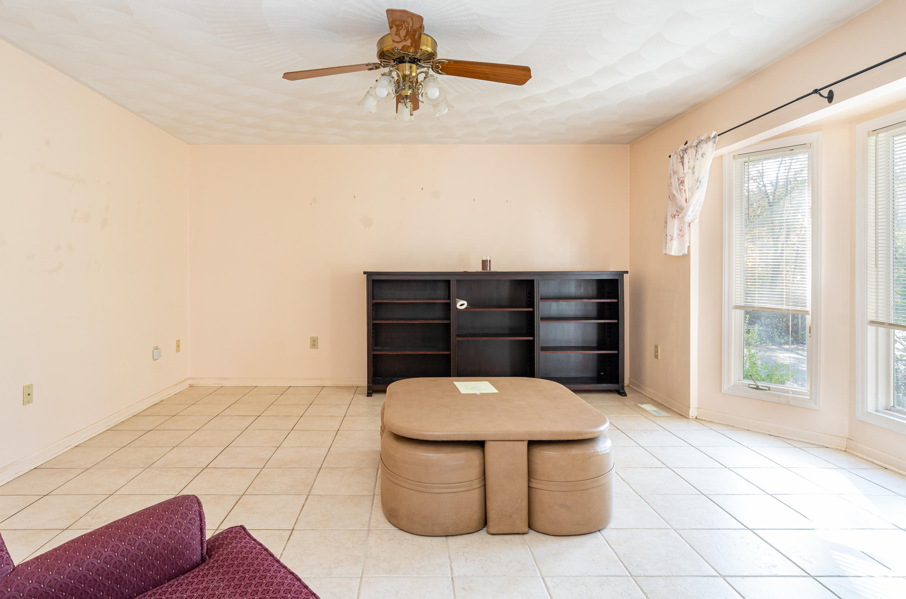 1766 Lees Gap Road Fincastle, VA 24090 - Photo 5 of 23 Living Room