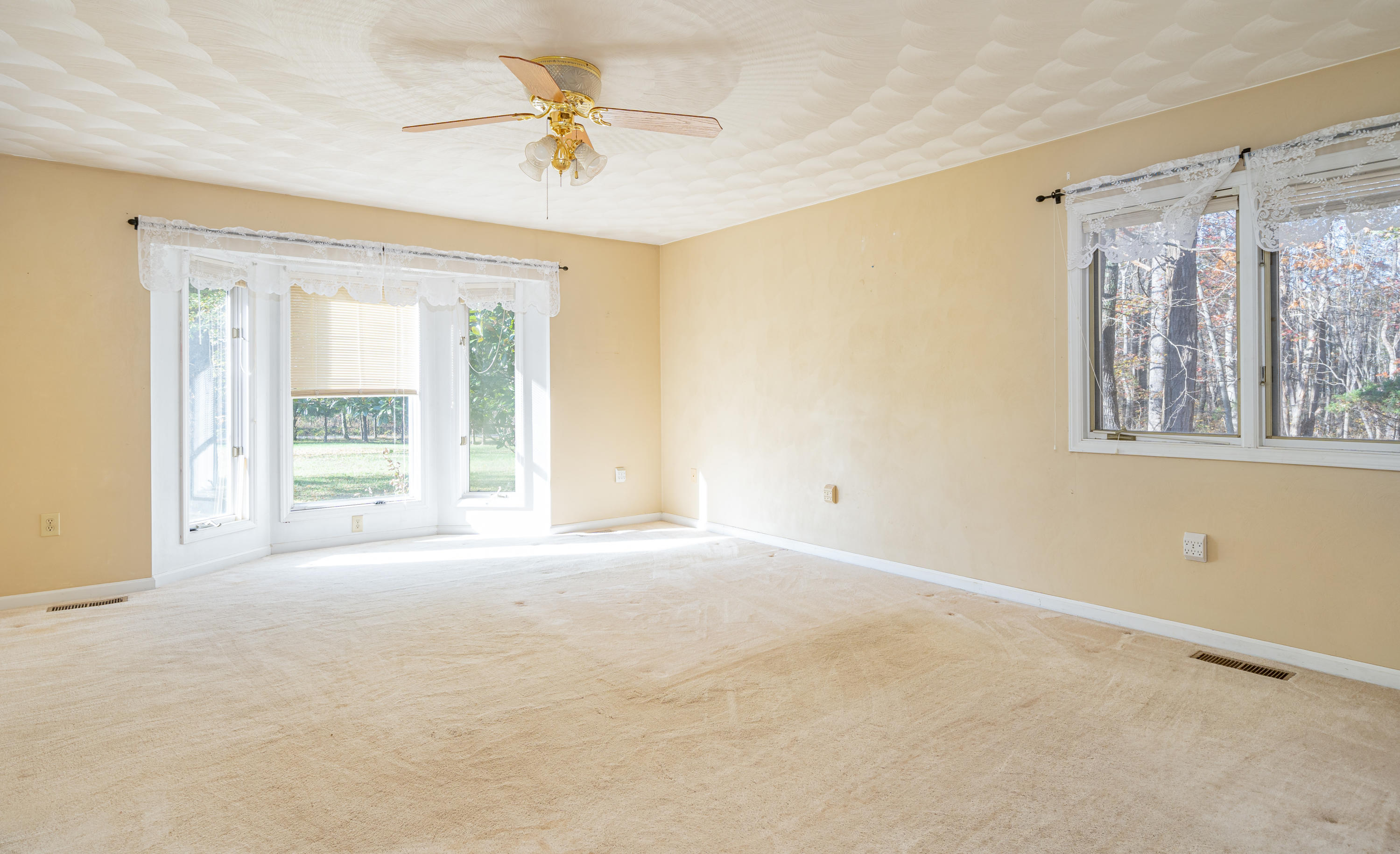 1766 Lees Gap Road Fincastle, VA 24090 - Photo 7 of 23 Master Bedroom