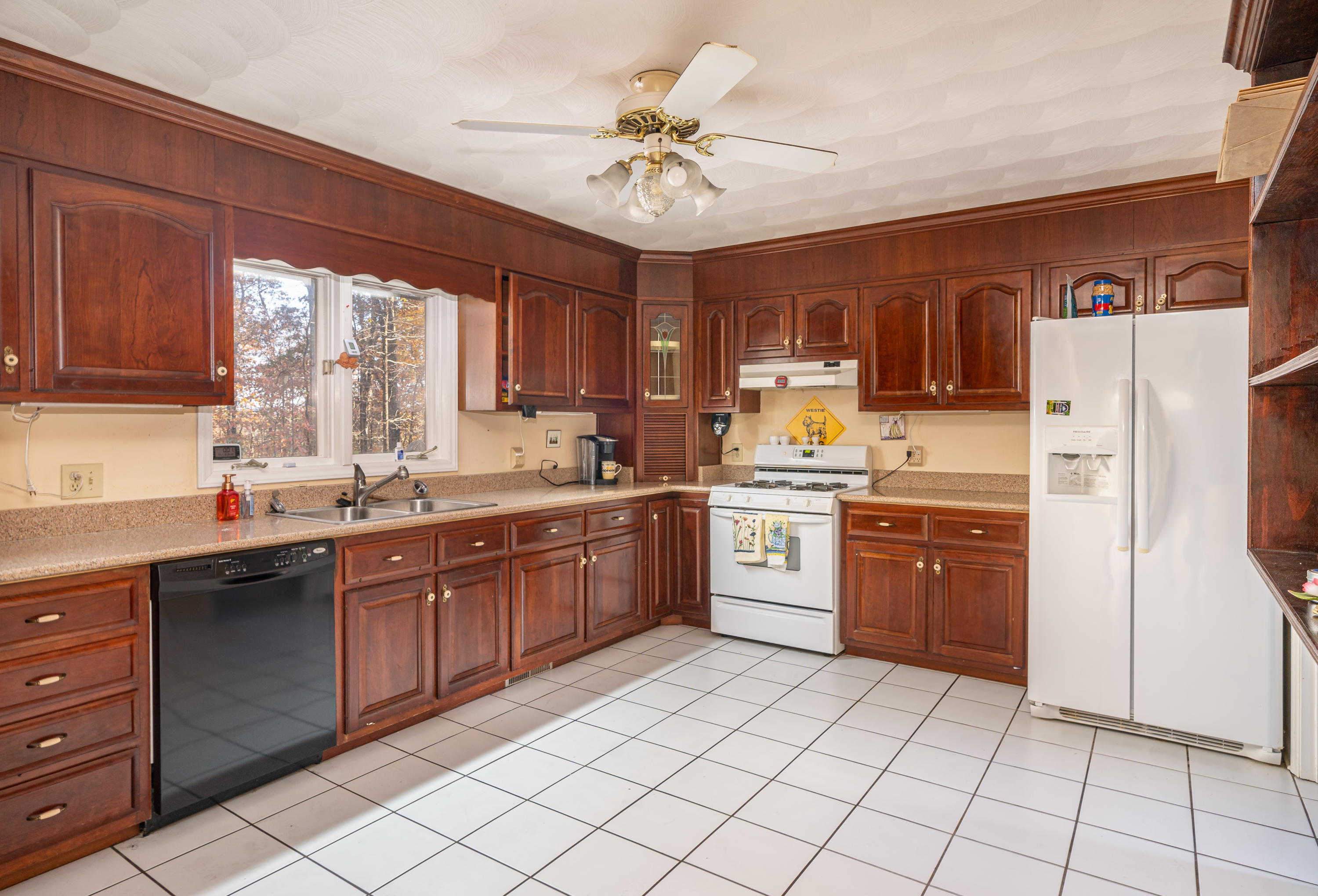 1766 Lees Gap Road Fincastle, VA 24090 - Photo 9 of 23 Kitchen