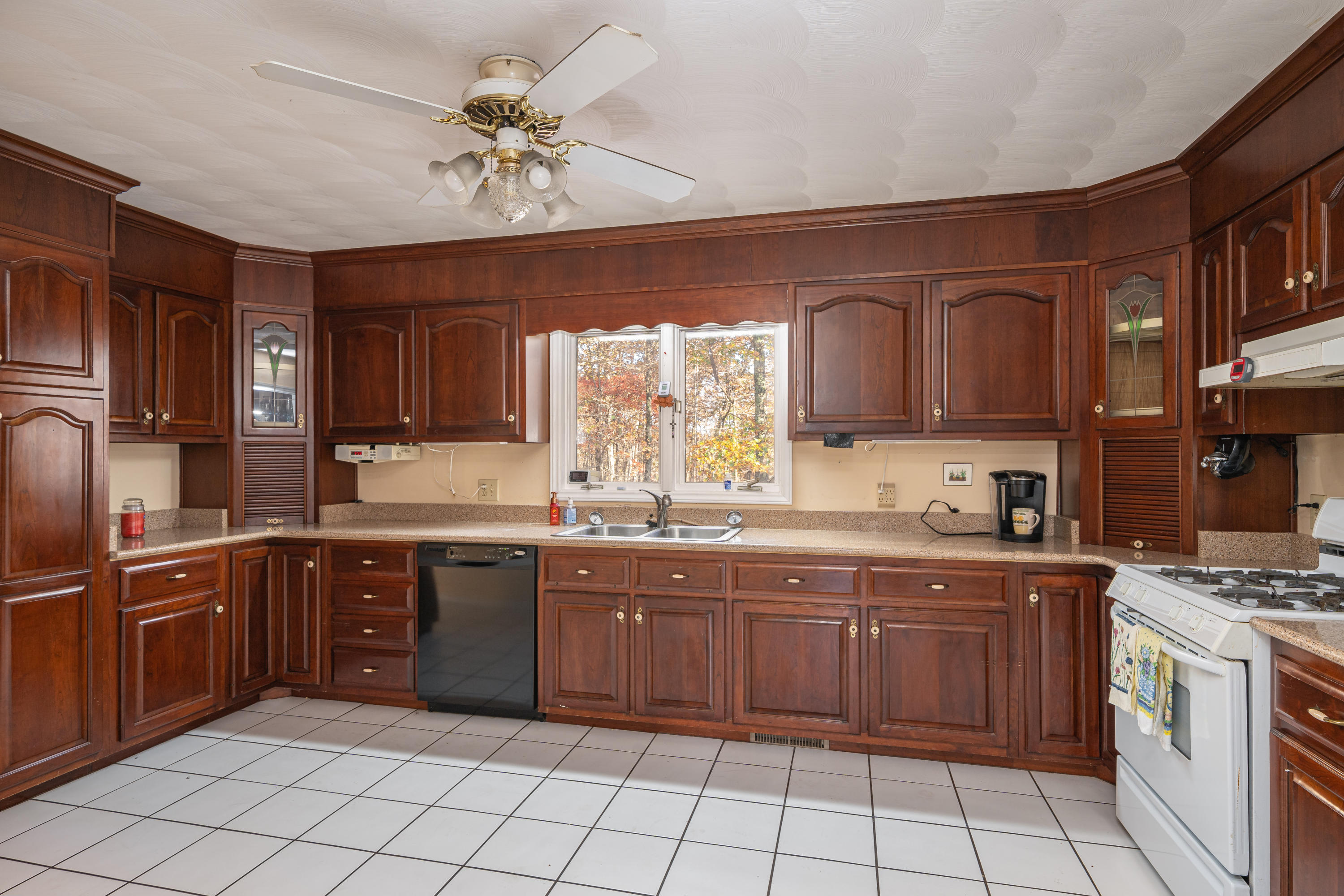 1766 Lees Gap Road Fincastle, VA 24090 - Photo 10 of 23 Kitchen