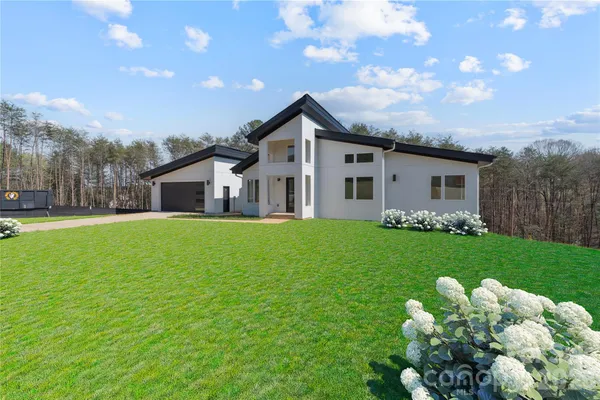 $575,000 | 5733 Selkirk Drive, Hickory, NC 28601