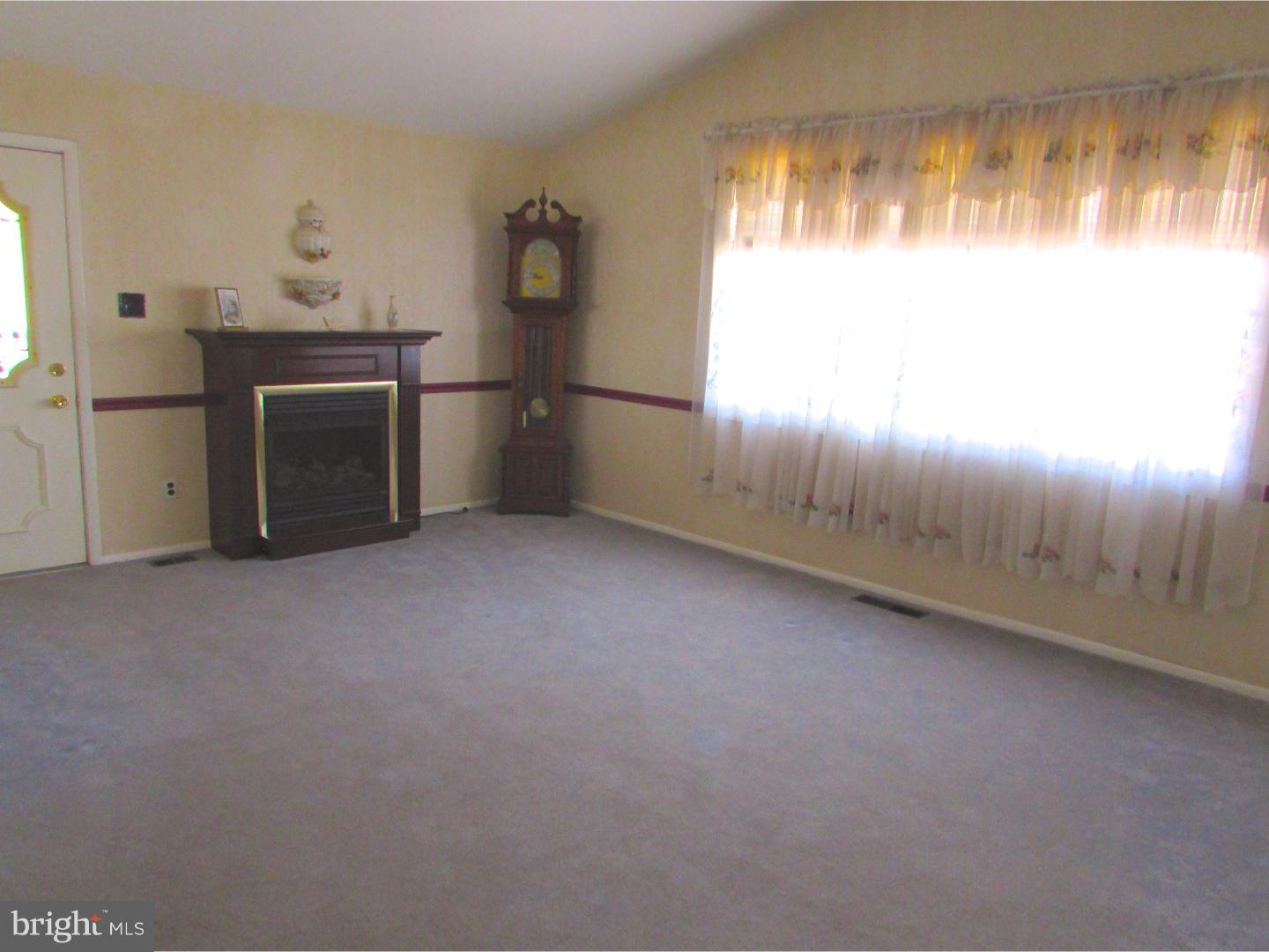 3296 Red Lion Road Philadelphia, PA 19114 - Photo 3 of 25 Living Room