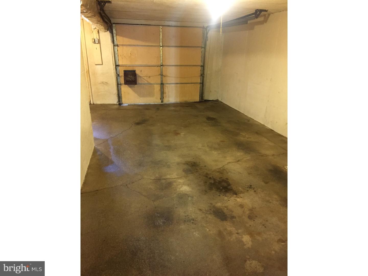 3296 Red Lion Road Philadelphia, PA 19114 - Photo 23 of 25 Garage