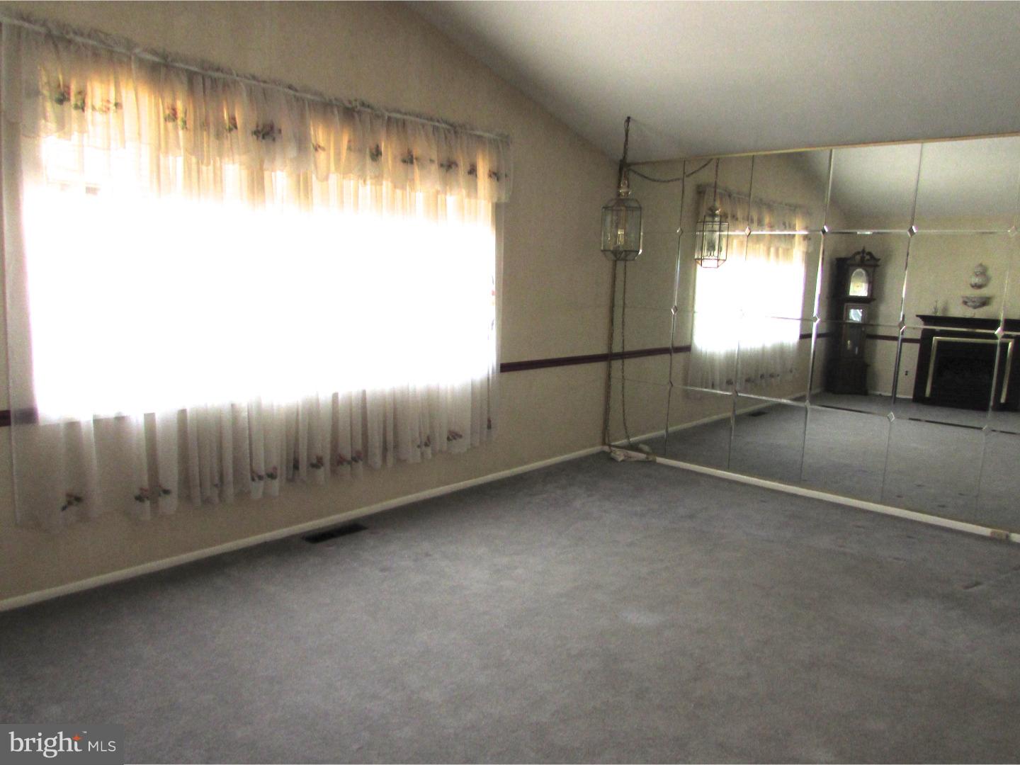 3296 Red Lion Road Philadelphia, PA 19114 - Photo 4 of 25 Living Room