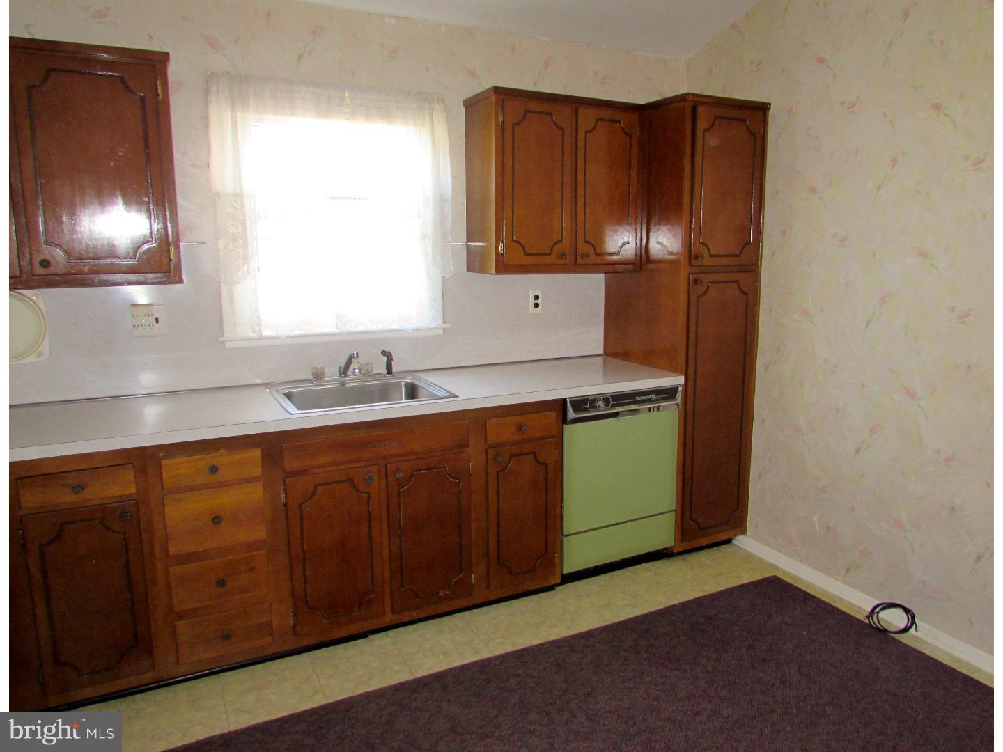 3296 Red Lion Road Philadelphia, PA 19114 - Photo 9 of 25 Kitchen