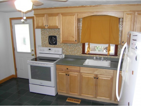 18 Townhouse Road, Unit 18 Allenstown, NH 03275 - Photo 9 of 19 Gallery Image 9