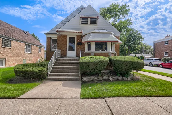 $299,000 | 3229 Highland Avenue, Berwyn, IL 60402