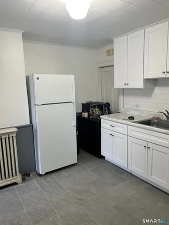 $2,000 | 59 Park Place, Middletown, CT 06457