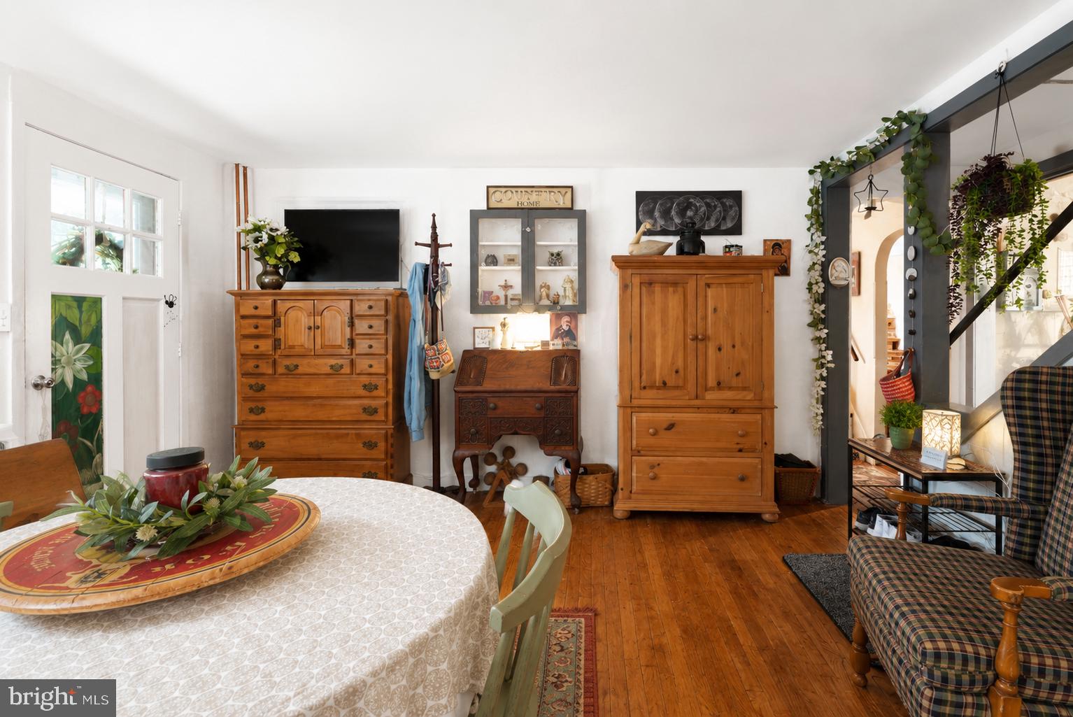 1470 River Road Titusville, NJ 08560 - Photo 17 of 50 a room with furniture and flat screen tv