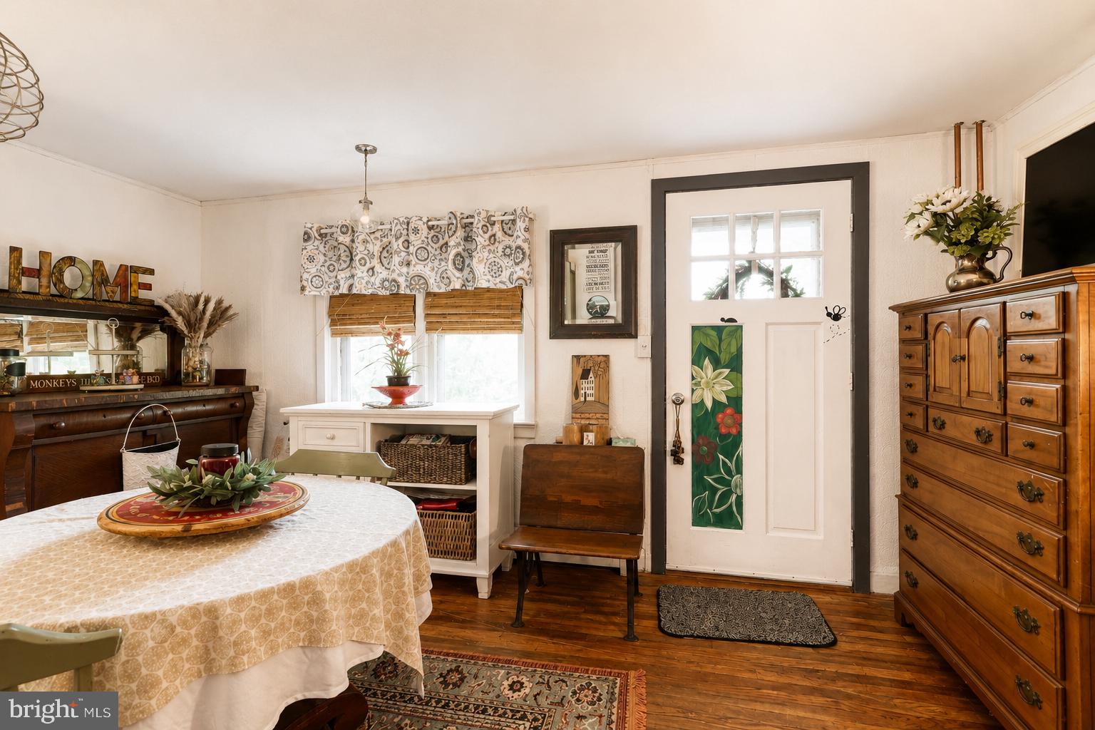 1470 River Road Titusville, NJ 08560 - Photo 20 of 50 a kitchen with a table chairs and a stove