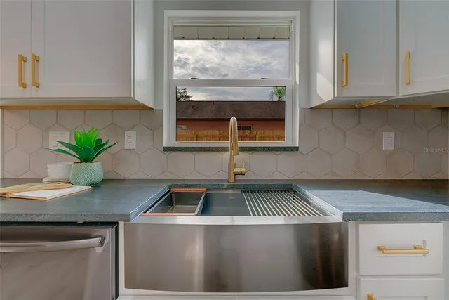 $549,900 | 1837 Sourwood Boulevard, Dunedin, FL 34698