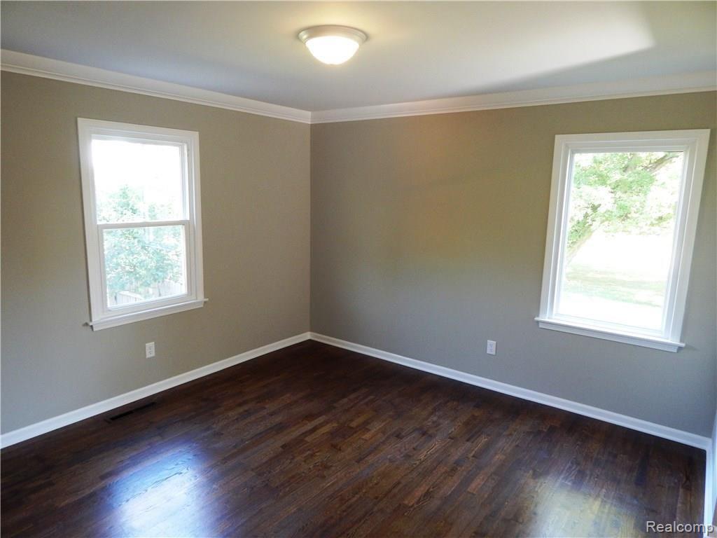 11240 Tipsico Lake Road Fenton, MI 48430 - Photo 16 of 43 DSCN5125.JPG