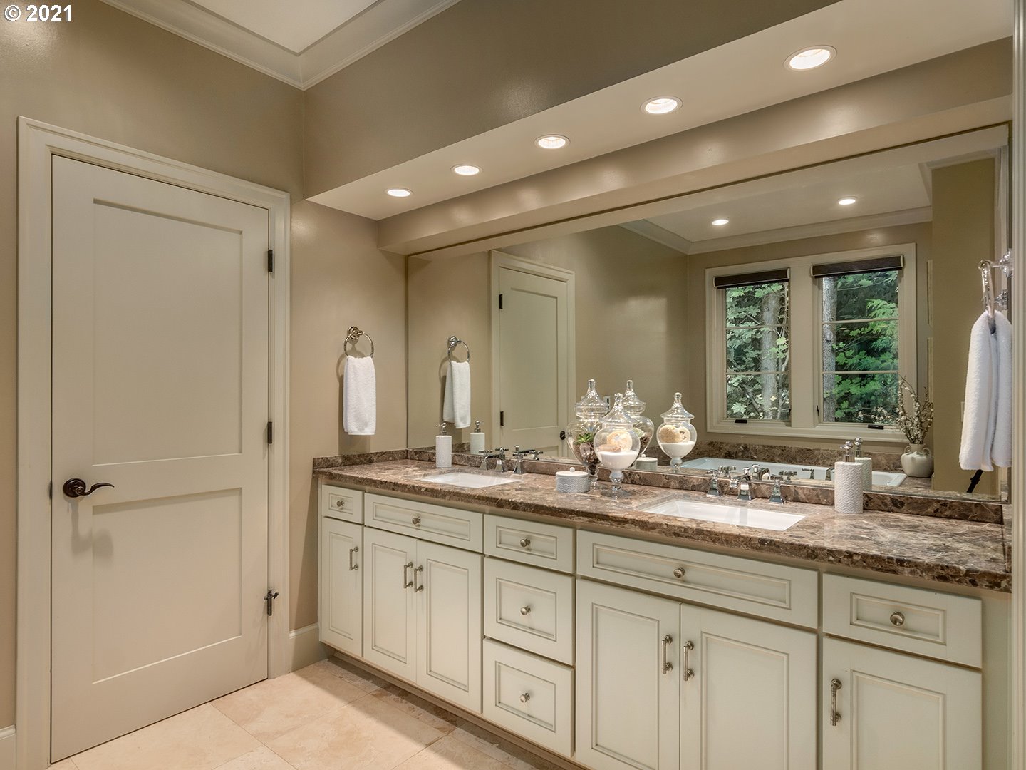 6335 Southwest Raleighwood Court Portland, OR 97221 - Photo 19 of 31 Gallery Image 19