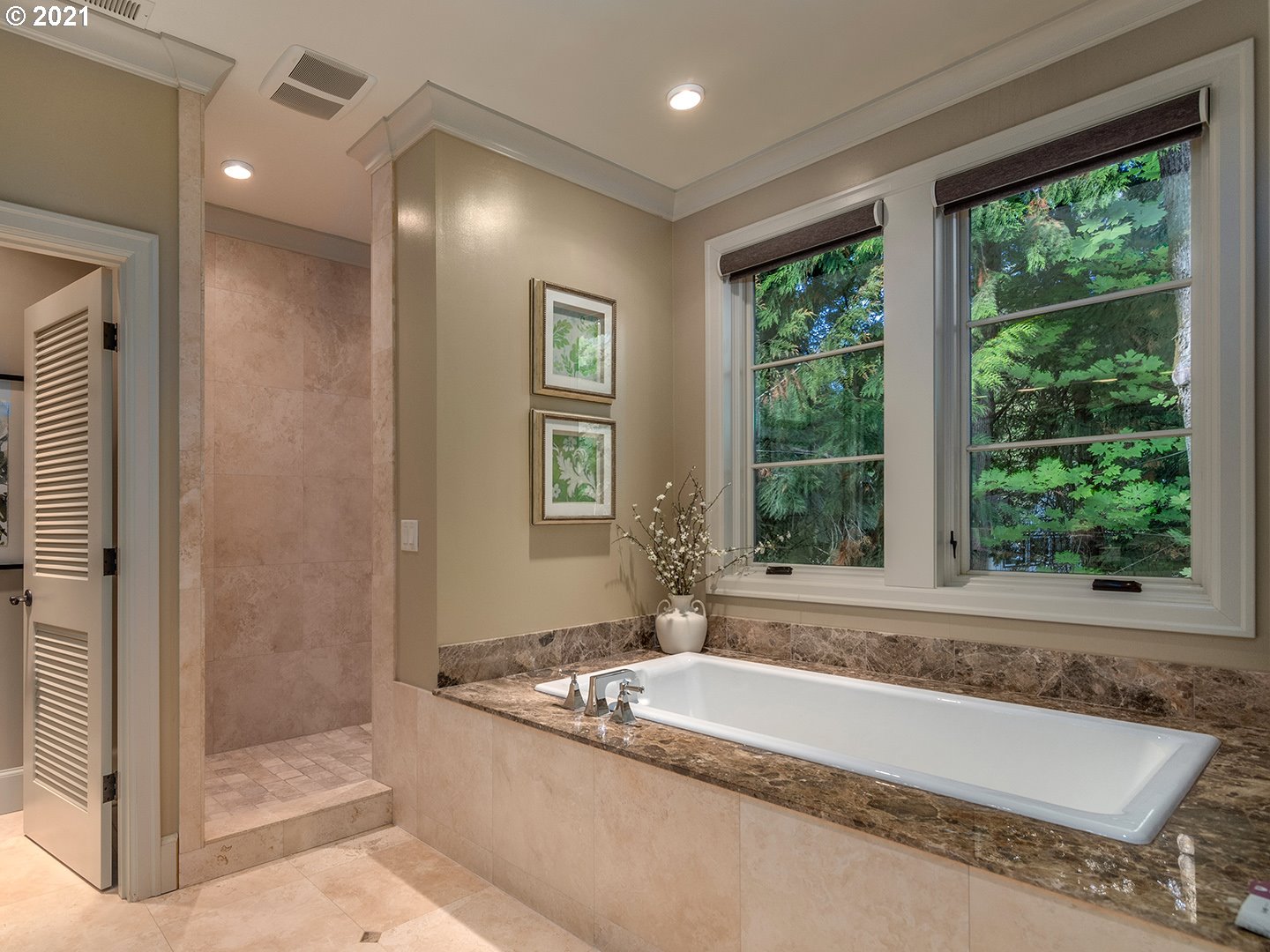 6335 Southwest Raleighwood Court Portland, OR 97221 - Photo 20 of 31 Gallery Image 20