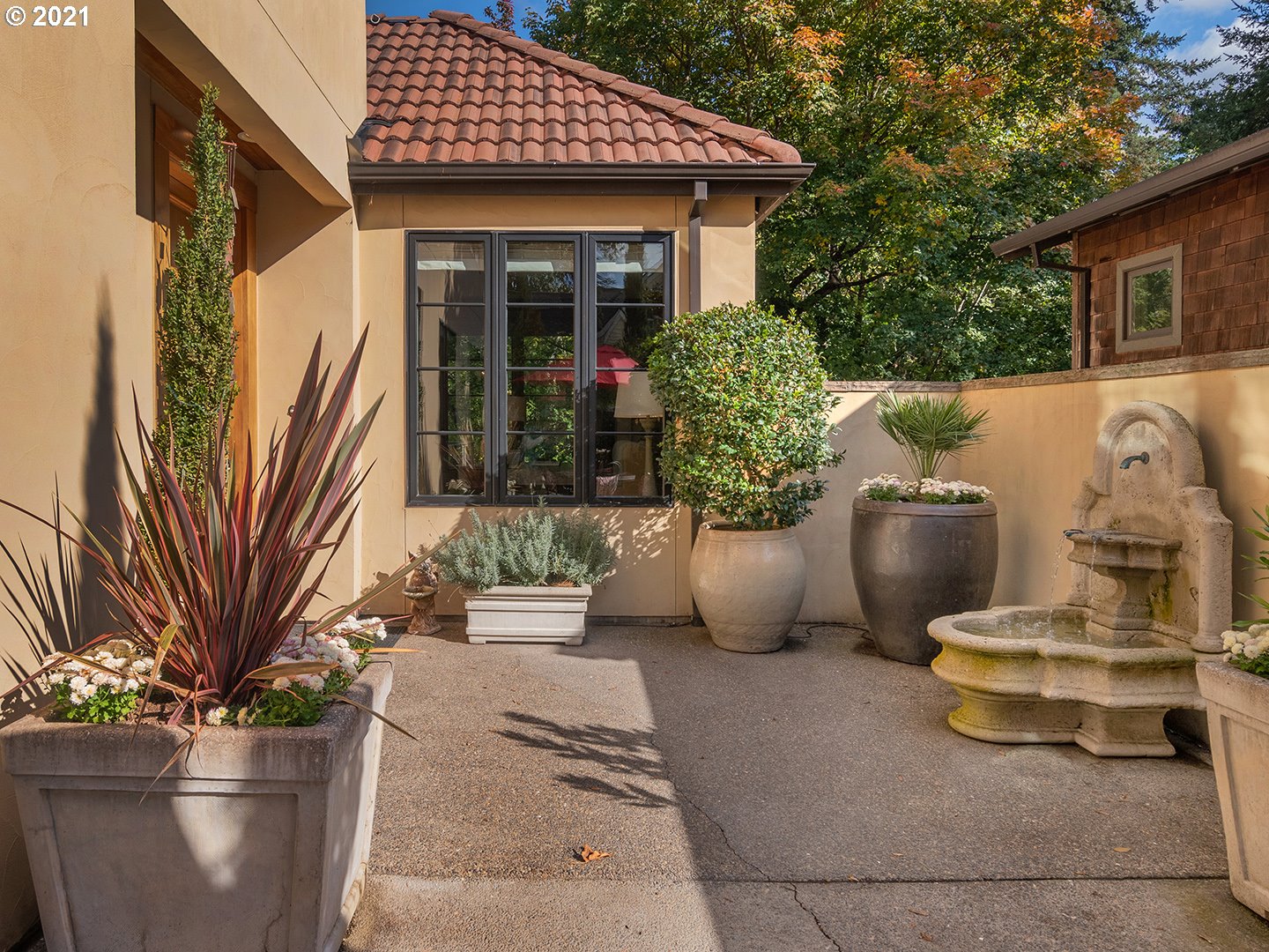 6335 Southwest Raleighwood Court Portland, OR 97221 - Photo 3 of 31 Gallery Image 3