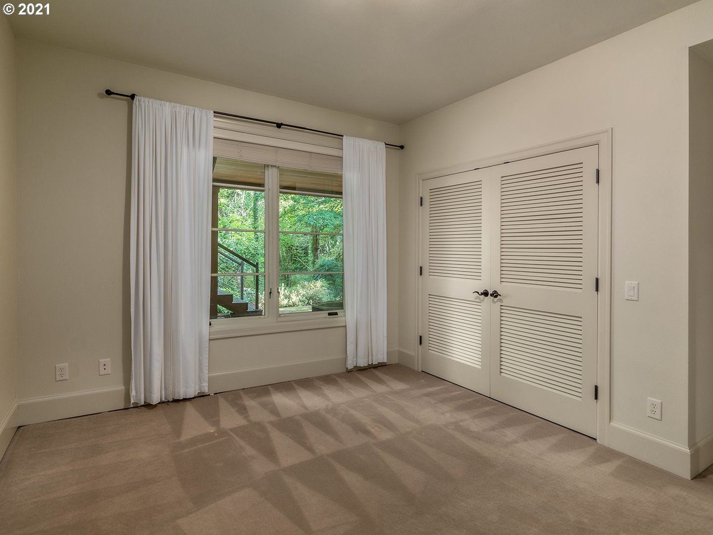 6335 Southwest Raleighwood Court Portland, OR 97221 - Photo 24 of 31 Gallery Image 24