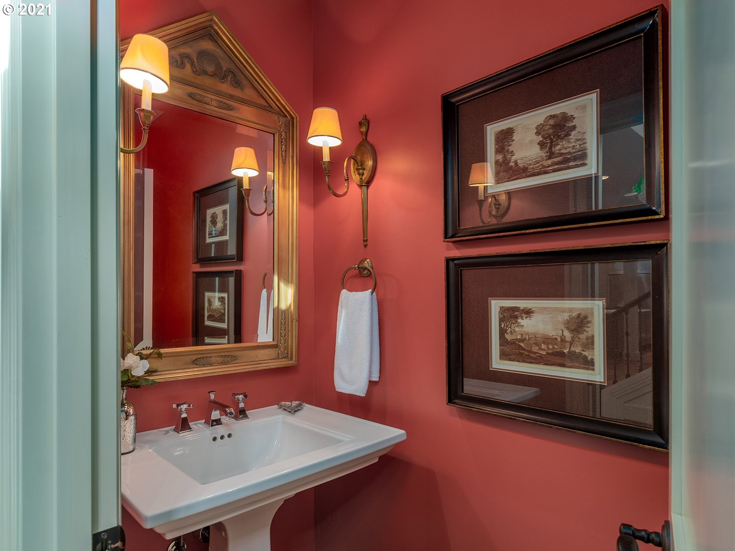 6335 Southwest Raleighwood Court Portland, OR 97221 - Photo 26 of 31 Gallery Image 26