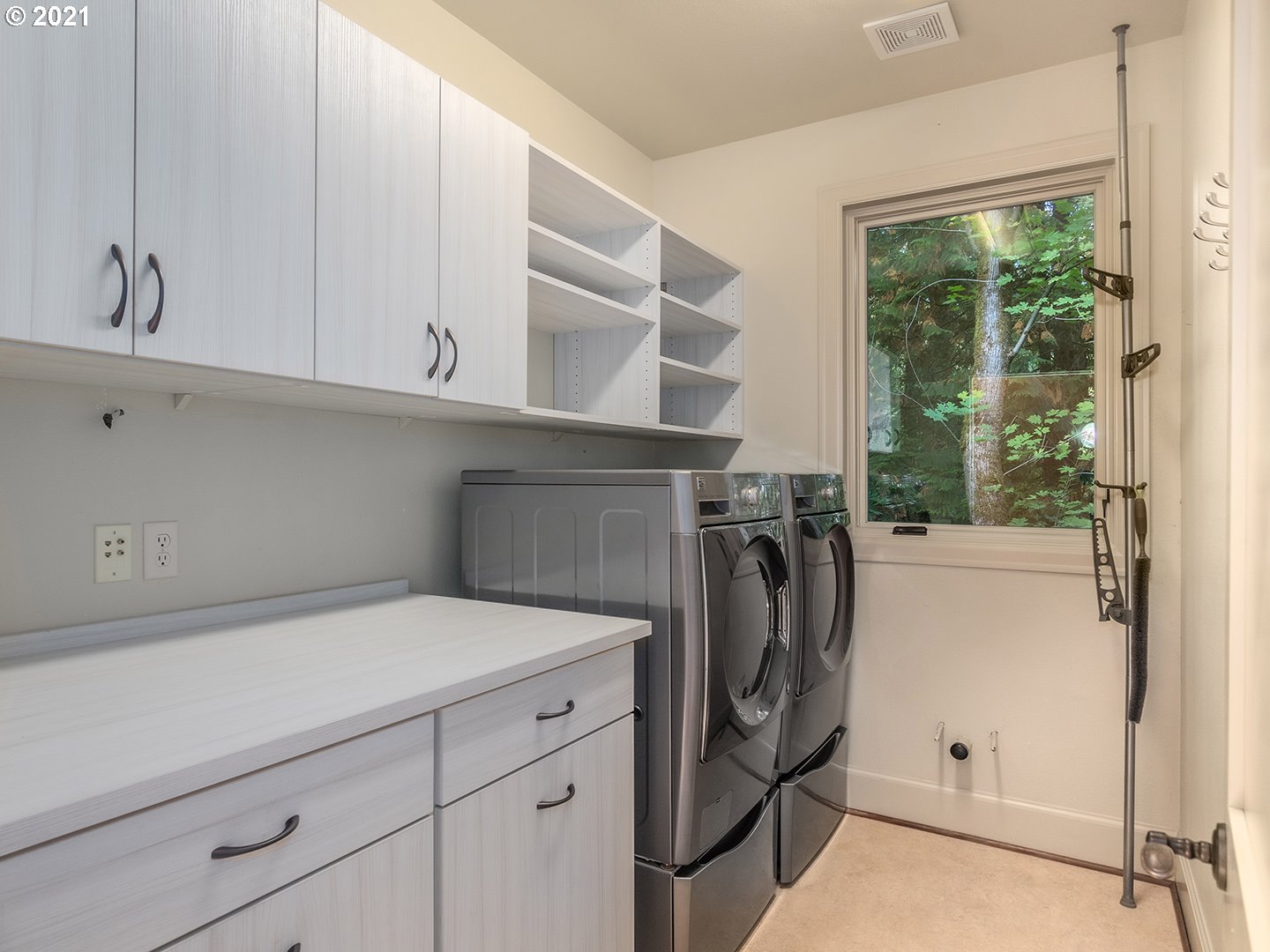 6335 Southwest Raleighwood Court Portland, OR 97221 - Photo 27 of 31 Gallery Image 27