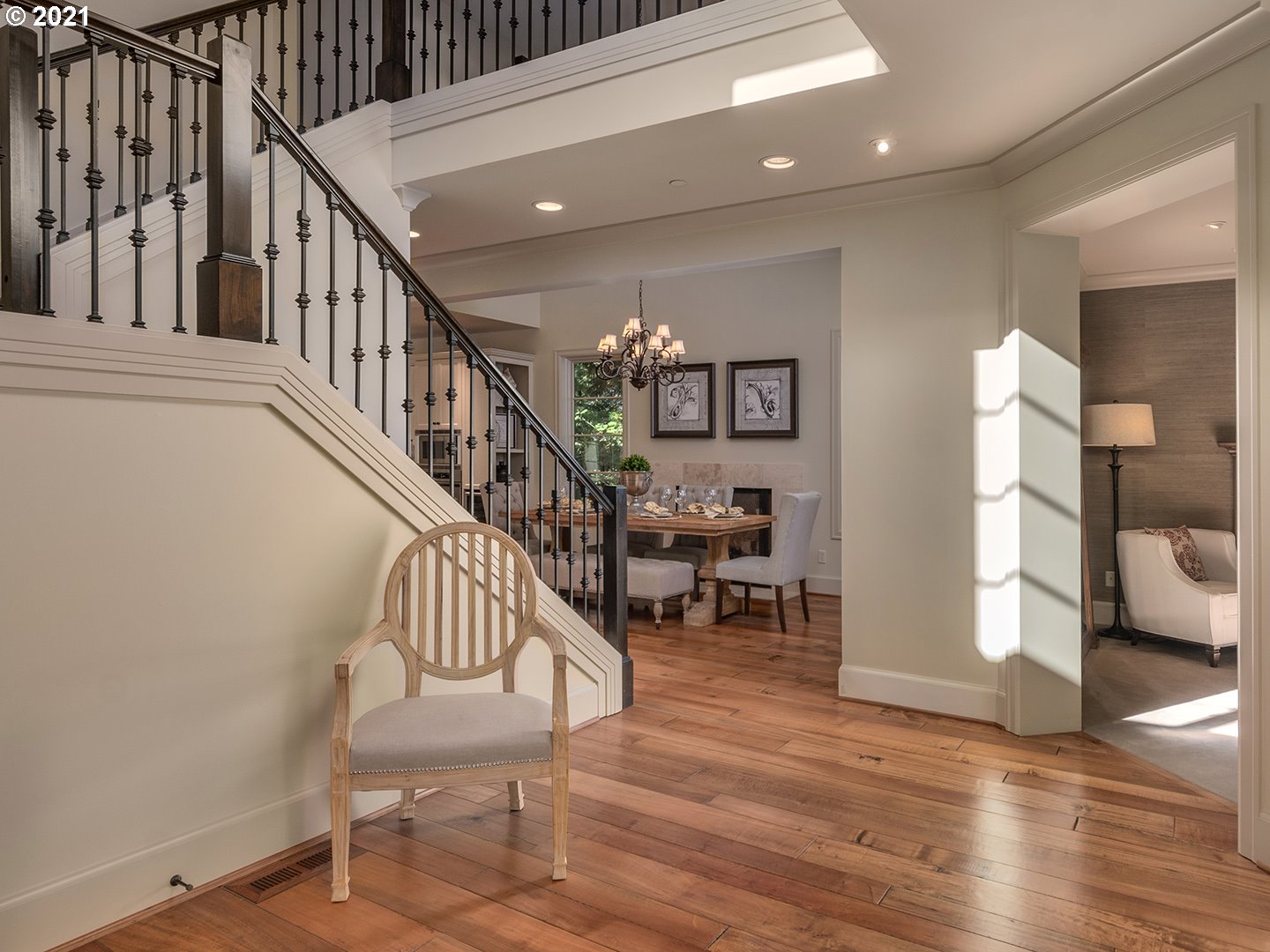 6335 Southwest Raleighwood Court Portland, OR 97221 - Photo 5 of 31 Gallery Image 5