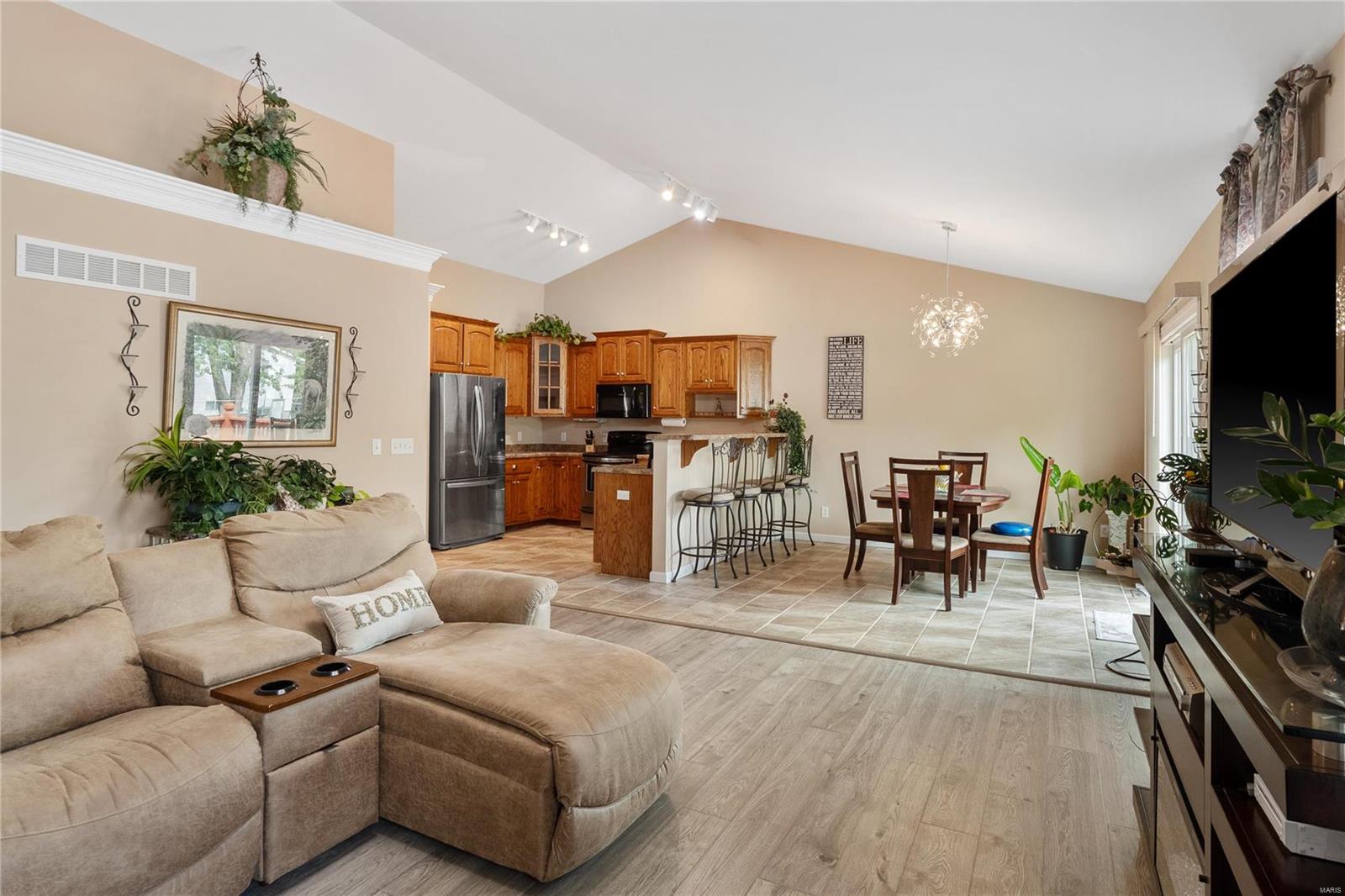 4 Queen Circle O'Fallon, MO 63366 - Photo 2 of 29