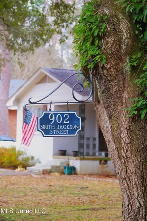 $189,900 | 902 South Jackson Street, Brookhaven, MS 39601