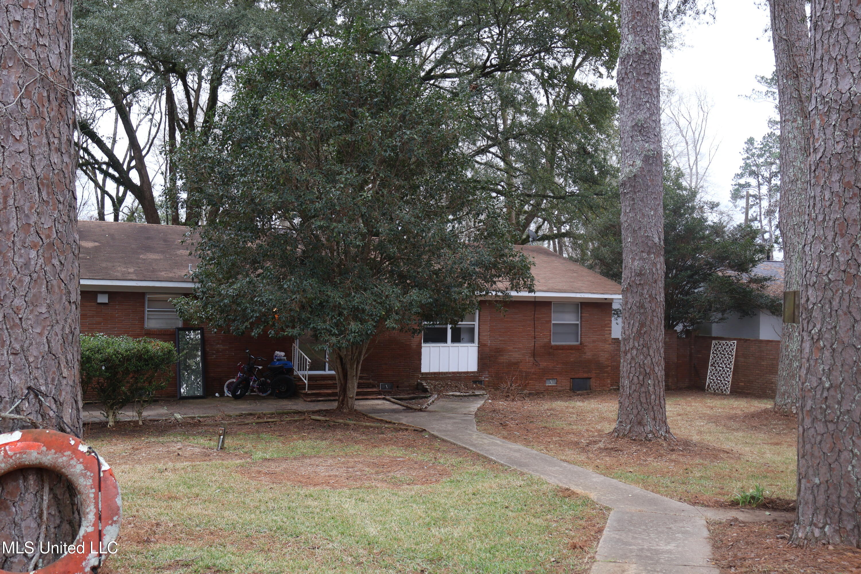 902 South Jackson Street Brookhaven, MS 39601 - Photo 9 of 42 IMG_1442