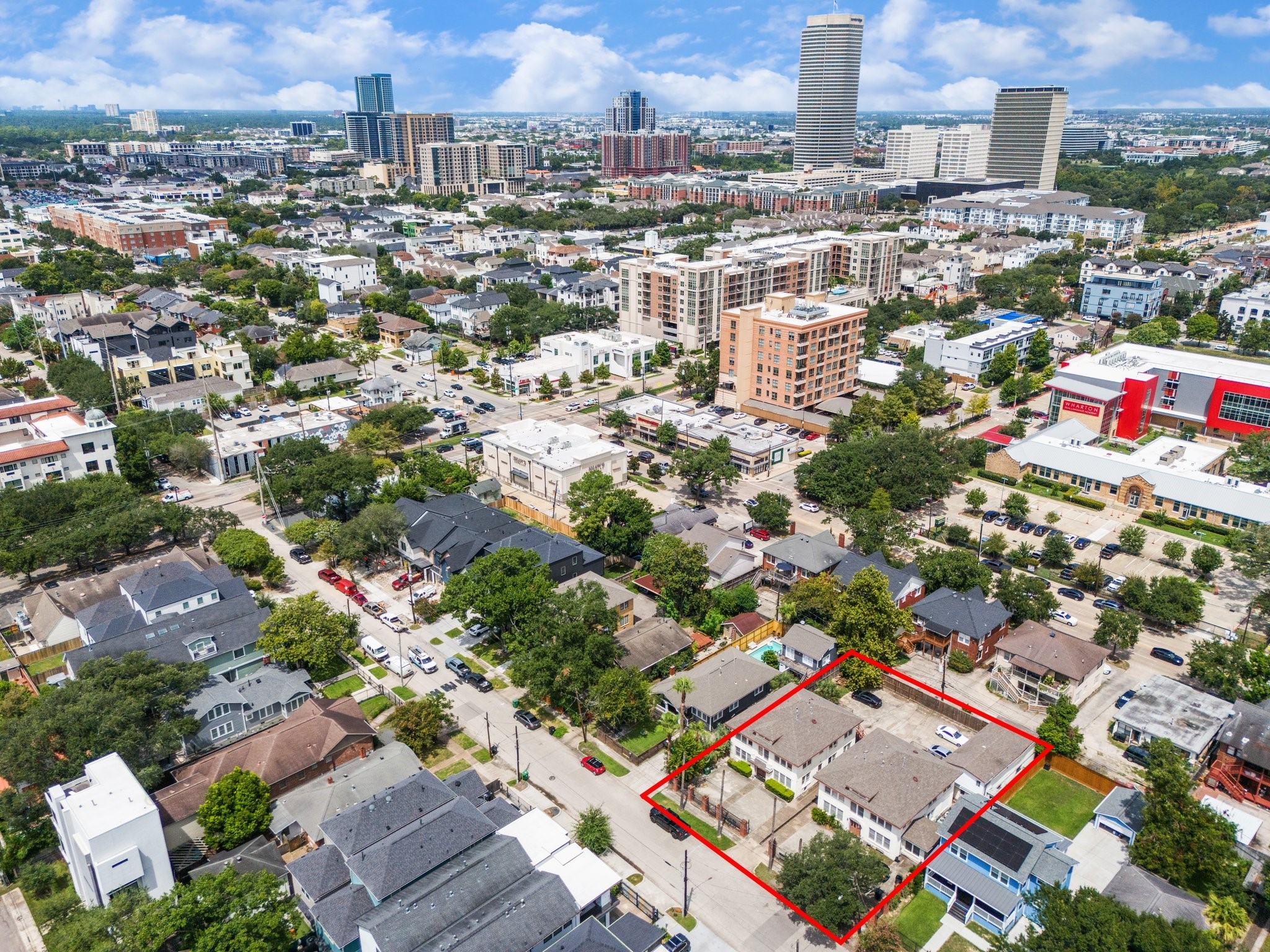 918-920 Peden Street Houston, TX 77006 - Photo 4 of 13 a view of a city