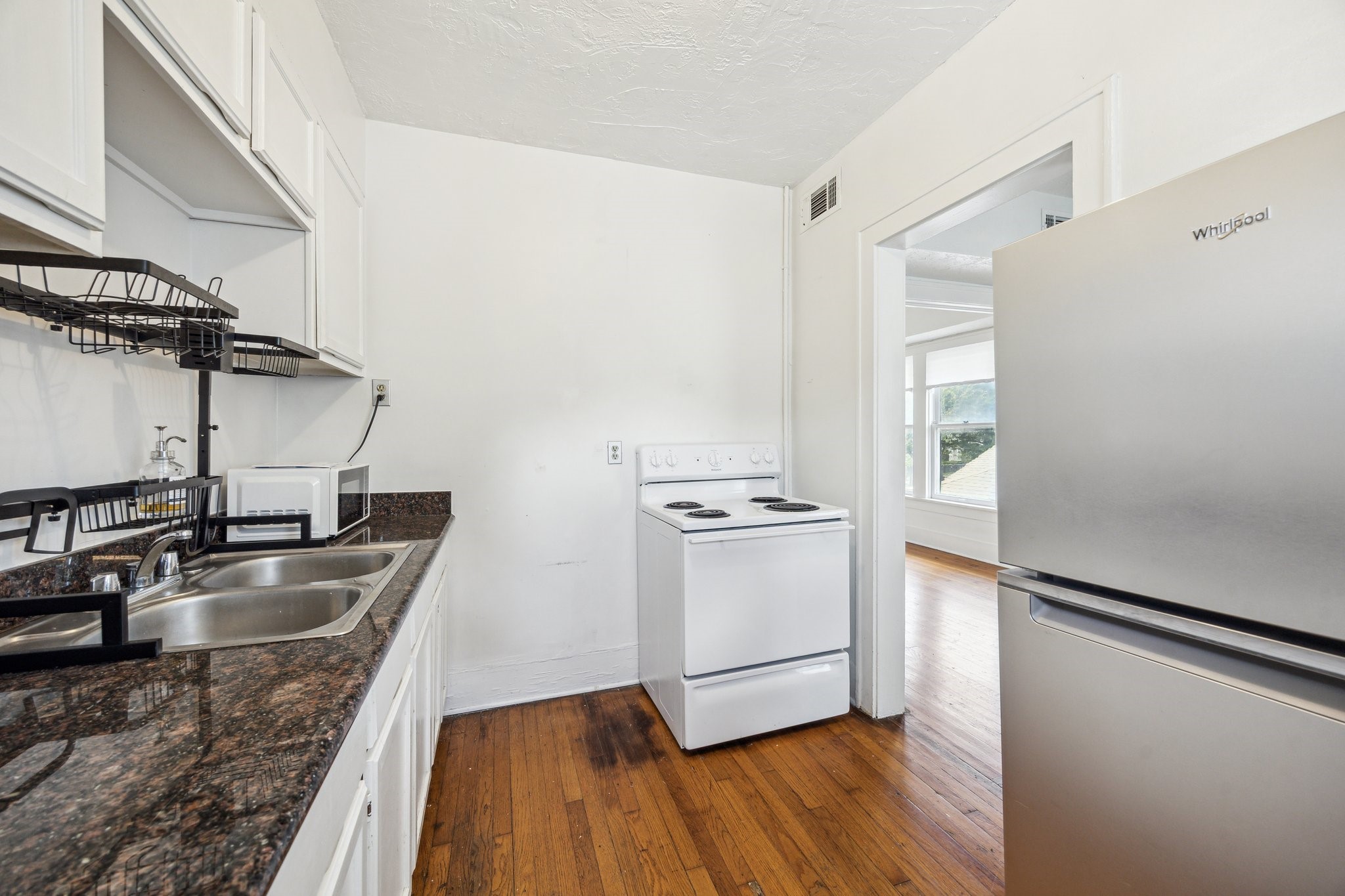918-920 Peden Street Houston, TX 77006 - Photo 9 of 13 a kitchen with granite countertop a sink stove and refrigerator