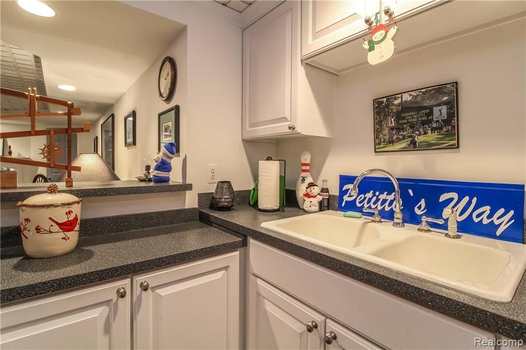 3432 Roseglade Rochester, MI 48306 - Photo 31 of 45